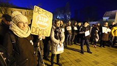 Listopadová demonstrace spolku Milion chvilek pro demokracii na praské Letné