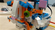 Oi robota-koiky sloeného z Lego Boost