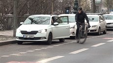 Cyklistu často uzemní dveře od auta: naučte se holandský chvat