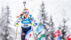 Markéta Davidová na trati sprintu v Hochfilzenu