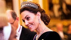 Vévodkyn Kate na recepci pro diplomaty v Buckinghamském paláci (Londýn, 11....
