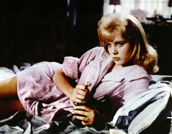 Sue Lyonová ve filmu Lolita, který v roce 1962 natočil podle románu Vladimira...
