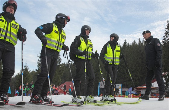 Zahájení sezóny speciálních horských hlídek se zúčastnil i krajský policejní...
