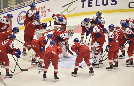 Čeští hokejisté těsně před svým prvním utkáním na mistrovství světa do 20 let.