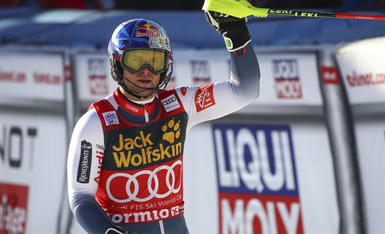 Alexis Pinturault v cíli kombinaního slalomu v Bormiu.
