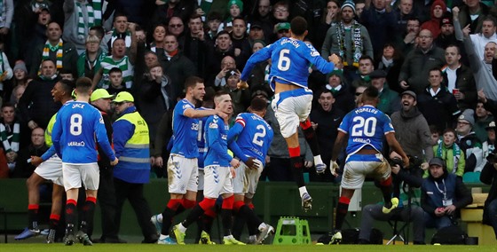 Gólová radost fotbalistů Glasgow Rangers.