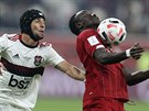 Sadio Mané z Liverpoolu (vpravo) a Rafinha z Flamenga