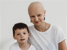 Pi chemoterapiích jí oholil hlavu malý syn. On si tu hru uíval a m tekly...