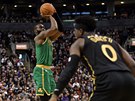 Jaylen Brown z Boston Celtics pálí v utkání prpti Toronto Raptors.