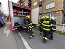 Hasii v Praze museli z hoícího bytu evakuovat sedm lidí i zachraovat...