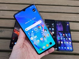 Špičkové smartphony závěru roku 2019: Asus ROG Phone, Huawei Mate 30 Pro,...