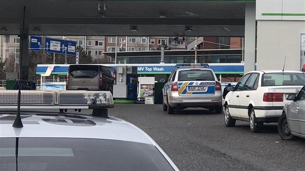 Neznm pachatel pepadl se zbran v ruce benzinovu pumpu na Radlick ulici v Praze (25. prosince 2019).