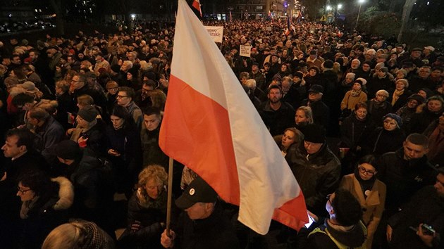 Demonstrace v Polsku proti kontroverzn soudn reform, prosazovan konzervativn vldou. (18. prosince 2019)