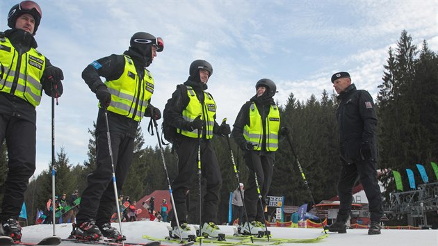 Zahájení sezóny speciálních horských hlídek se zúčastnil i krajský policejní šéf Tomáš Kužel.