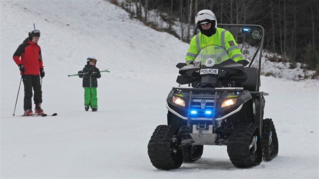 Horské policejní hlídky rozhodně nebudou mít k dispozici jen lyže.