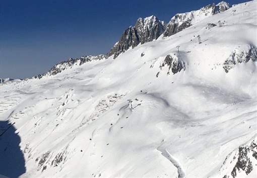 Ve vcarskm resortu Andermatt se utrhla lavina. (26. prosince 2019)