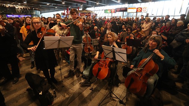 Prask hlavn ndra u tradin rozeznla esk me vnon Jakuba Jana Ryby. (23. prosince 2019)