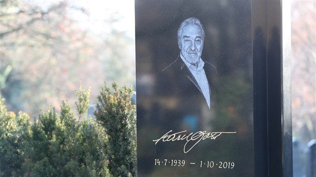 Hrob Karla Gotta na praskch Malvazinkch (21. prosince 2019)