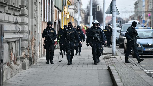 Policist na Lidick v Brn zasahovali proti mui se zbran. Na mst byla  i zsahov jednotka.