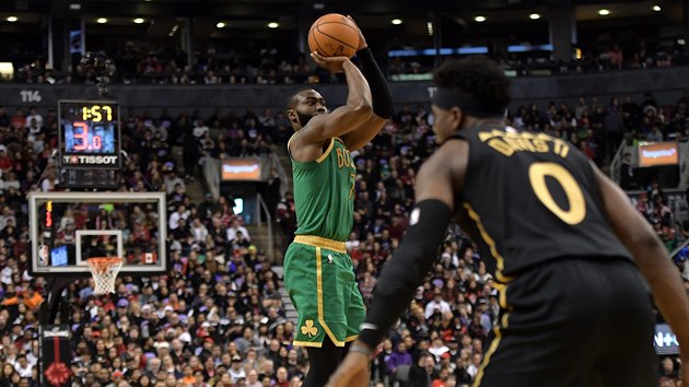 Jaylen Brown z Boston Celtics pl v utkn prpti Toronto Raptors.