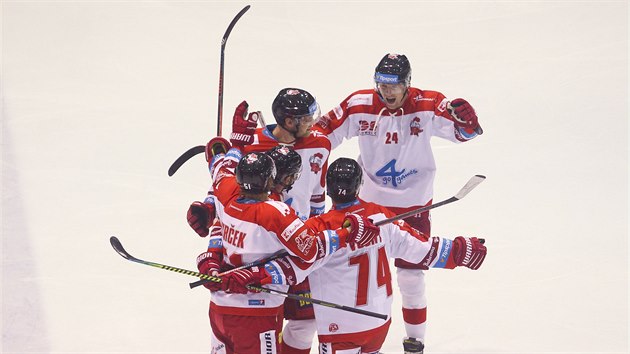 Hokejist Olomouce slav gl v utkn s Karlovmi Vary.