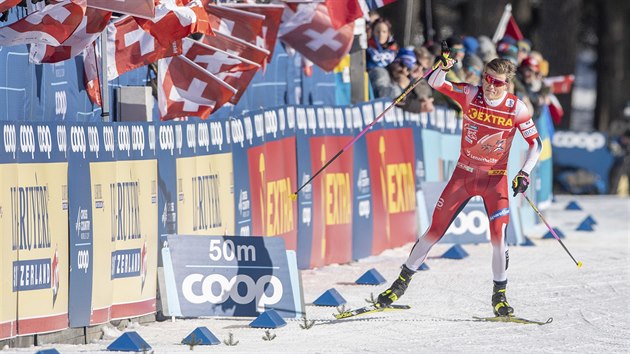 Johannes Klaebo si uv triumf ve sprintu v Lenzerheide.