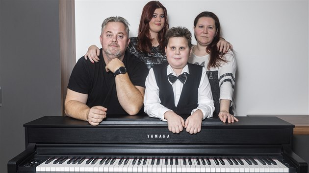 Desetilet klavrista Pavel Minak s rodinou (22.12.2019).