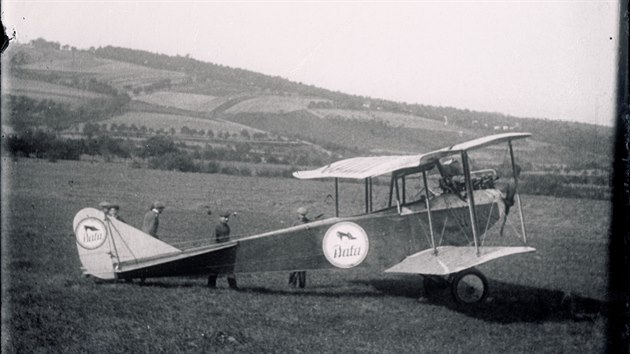 Vy�azen� vojensk� Letov �-10 nesl logo firmy Ba�a.