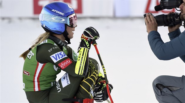 Amerianka Mikaela Shiffrinov po triumfu v obm slalomu v Lienzu.