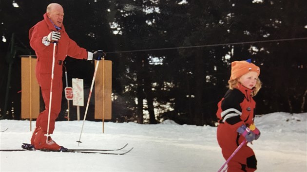 Emil Kintzl si vánoční svátky bez sněhu a lyžování nedovede představit. Jeho děti neuměly ještě ani stát na vlastních nohách a už je bral na kopce. Každoročně si ze společných chvil pořizuje snímky.