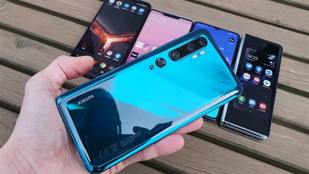 pikov smartphony zvru roku 2019: Asus ROG Phone, Huawei Mate 30 Pro, Realme X2 Pro, Samsung Galaxy Fold a Xiaomi Mi Note 10