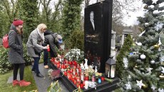 Dokončený hrob zpěváka Karla Gotta na hřbitově na pražských Malvazinkách na...
