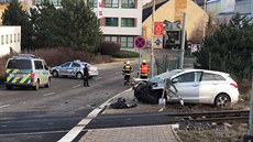 Vlak s osobním autem se srazil na přejezdu v Čakovicích v úterý dopoledne (24....