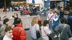 Obchodní dm Kotva o Vánocích v roce 1986.