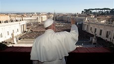 Papež František přednesl tradiční poselství Urbi et orbi z balkonu Svatopetrské...