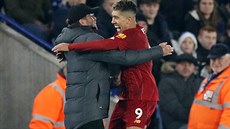 Liverpoolský útoník Roberto Firmino po svém druhém gólu do sít Leicesteru...