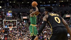 Jaylen Brown z Boston Celtics pálí v utkání prpti Toronto Raptors.