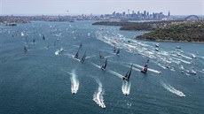 Jachty opouštějí Sydney a vydávají se v tradičním závodu do Hobartu.