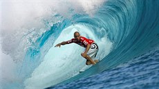 Slavný surfař Kelly Slater během závodu Billabong Pro na Tahiti