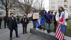 U sochy maršála Koněva v pražských Dejvicích se sešla demonstrace, která...