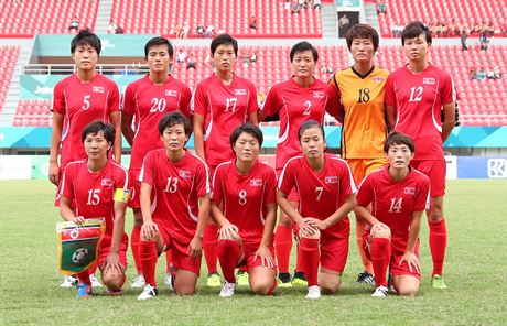 Spolená fotografie severokorejských fotbalistek z Asijských her 2018