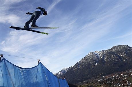 Karl Geiger bhem tréninku na mstku v Garmisch-Partenkirchenu