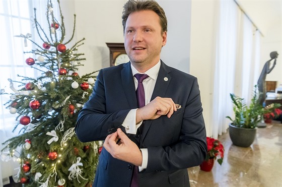 Předseda Poslanecké sněmovny Radek Vondráček při natáčení novoročního projevu...