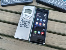 Samsung Galaxy Fold a modely Nokia Communicator