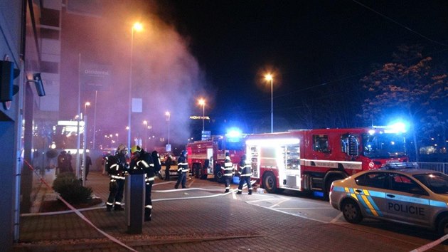Hasii kvli poru evakuovali pes sto lid z hotelu na Praze 5. Hoela sauna.
