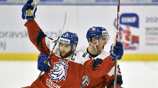 et hokejist do dvaceti let slav trefu Libora Zbranskho (vlevo).