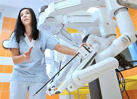 Robotické operace jater se v esku zatím zkouejí, a protoe FN Plze je nejvtí centrum jaterní chirurgie, chtli by lékai od nového roku zaít s robotickou chirurgií.