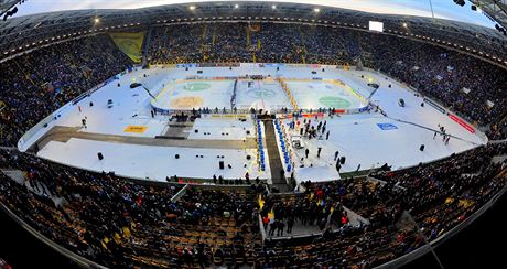 Kdy se v roce 2016 poprvé hrál hokej na fotbalovém stadionu v Dráanech,...
