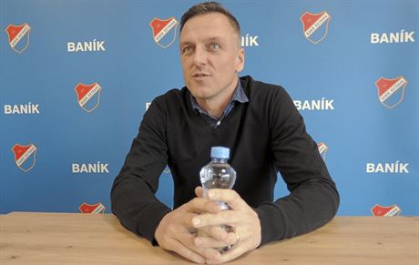 Lubo Kozel na tiskové konferenci Baníku Ostrava.