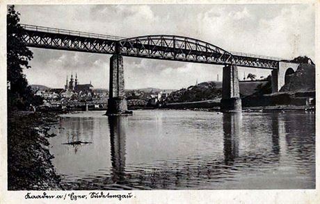 Kadask eleznin most na dobov pohlednici